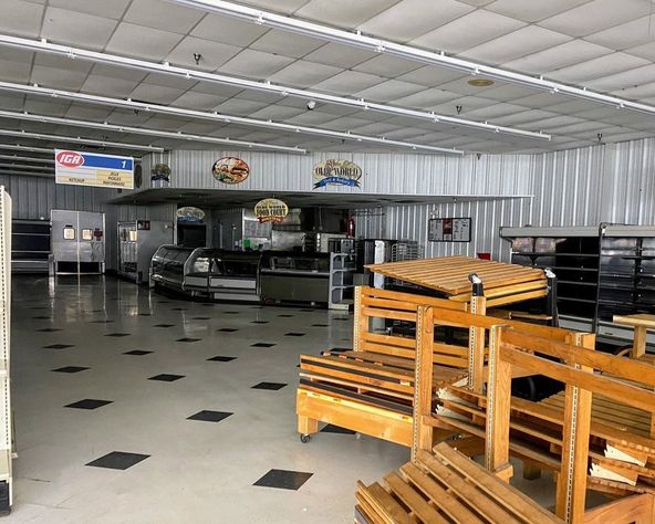 Former IGA Grocery Store : 6071 US --411 , Benton, TN 37307